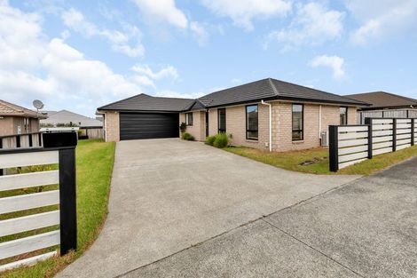 Photo of property in 18 Ocean View Rise, Ruakaka, 0116