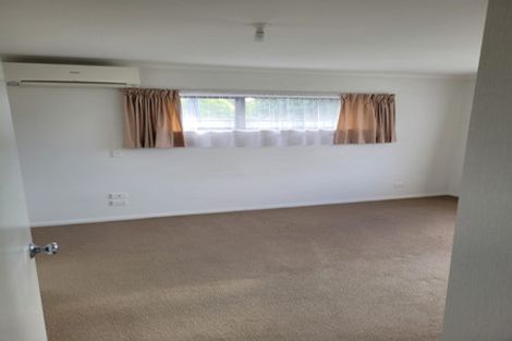 Photo of property in 18 Guildford Drive, Paraparaumu, 5032