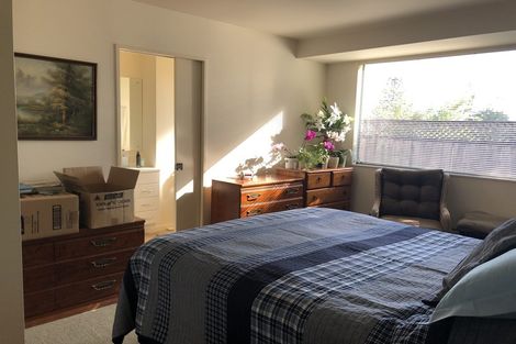 Photo of property in 10 Copplestone Place, New Lynn, Auckland, 0600