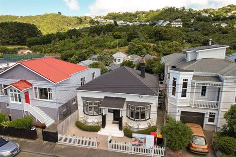Photo of property in 52 Stanley Street, Berhampore, Wellington, 6023