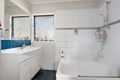 Photo of property in 40 Anne Mclean Drive, Bayview, Auckland, 0629