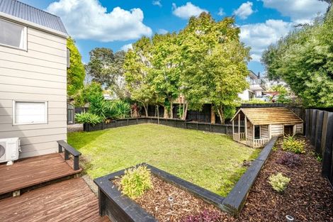 Photo of property in 2/9 Imogene Way, Half Moon Bay, Auckland, 2012