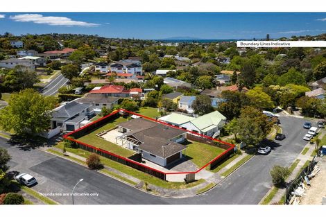 Photo of property in 1 Celina Place, Browns Bay, Auckland, 0630