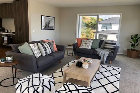 Photo of property in 36 Domett Street, Newlands, Wellington, 6037