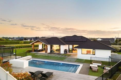 Photo of property in 2 Moemoea Place, Cambridge, 3434