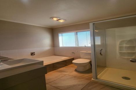 Photo of property in 11 Lorenzo Way, Flat Bush, Auckland, 2016