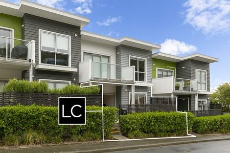 Photo of property in 25 Batchelor Street, Newlands, Wellington, 6037