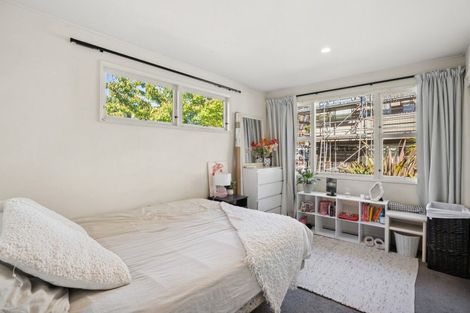 Photo of property in 6 Wynyard Crescent, Fernhill, Queenstown, 9300