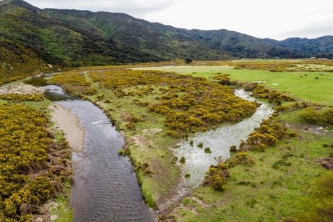 Photo of property in 828 Coast Road, Wainuiomata Coast, Lower Hutt, 5373