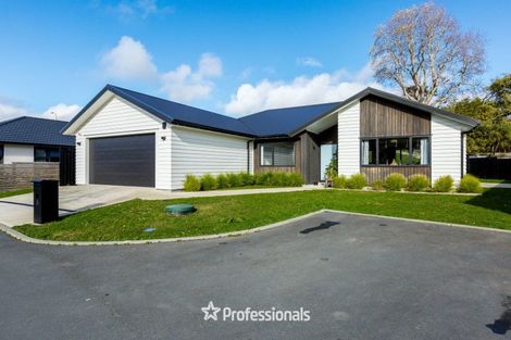 Photo of property in 3 Nikau Lane, Timberlea, Upper Hutt, 5018