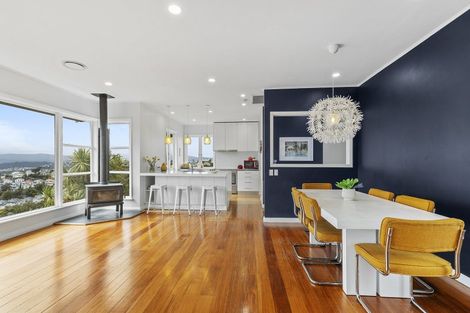 Photo of property in 22 Fairview Crescent, Kelburn, Wellington, 6012