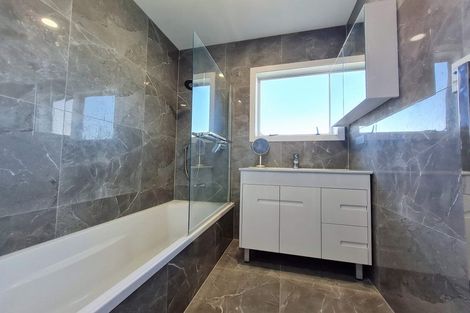 Photo of property in 1/8 Flaunty Place, West Harbour, Auckland, 0618