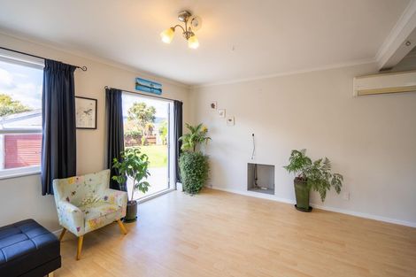Photo of property in 18 Walton Road, Paraparaumu Beach, Paraparaumu, 5032