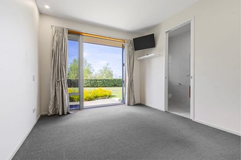 Photo of property in 5 Cameron Drive, Acacia Bay, Taupo, 3385