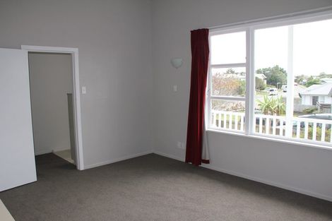 Photo of property in 2 Archbold Street, Newlands, Wellington, 6037