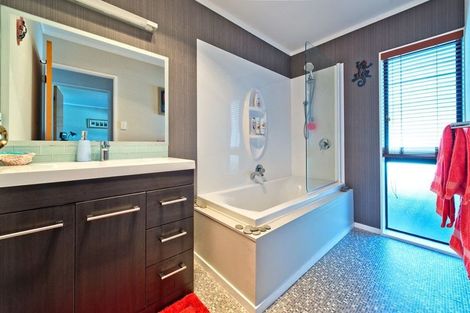 Photo of property in 284a Queen Street, Pukekohe, 2120