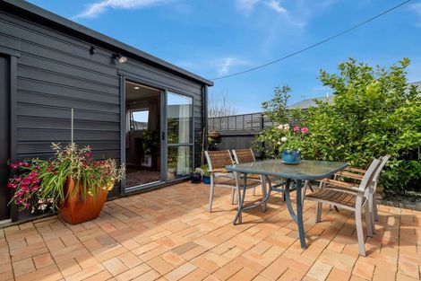Photo of property in 2/1 Woodside Road, Massey, Auckland, 0614