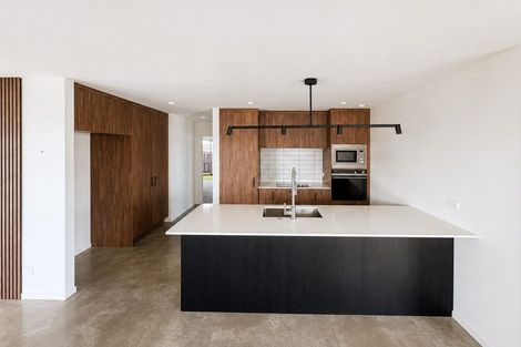 Photo of property in 5 Wheeler Place, Upper Vogeltown, New Plymouth, 4310