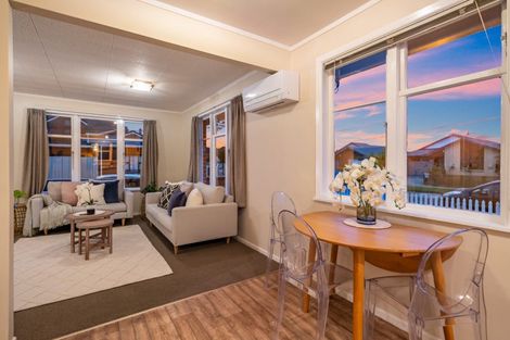 Photo of property in 1/6 Oxford Crescent, Ebdentown, Upper Hutt, 5018