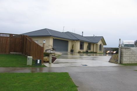 Photo of property in 6 Aspen Way, Kelvin Grove, Palmerston North, 4414