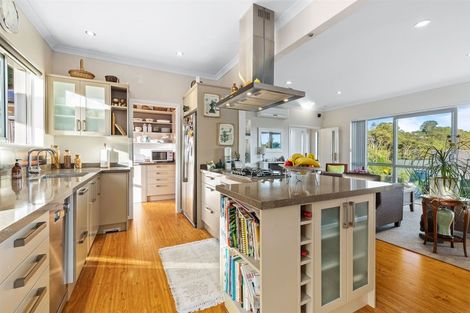 Photo of property in 127 Whangaparaoa Road, Red Beach, 0932