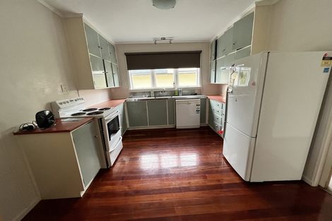 Photo of property in 213 Karori Road, Karori, Wellington, 6012