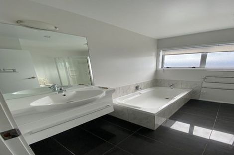 Photo of property in 61 Tamworth Crescent, Newlands, Wellington, 6037