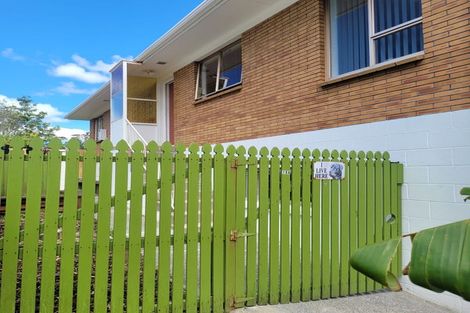 Photo of property in 18 Reynella Drive, Massey, Auckland, 0614