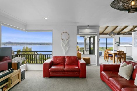 Photo of property in 80 Wakeman Road, Acacia Bay, Taupo, 3330