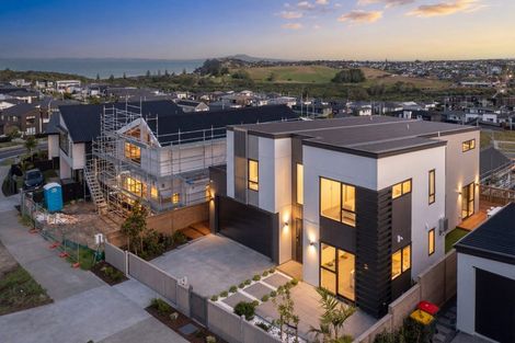 Photo of property in 160 Te Oneroa Way, Long Bay, Auckland, 0630