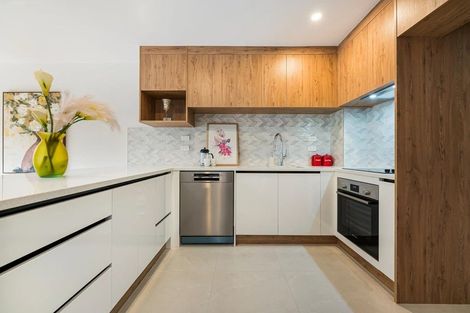 Photo of property in 2/17 Auburn Street, Grafton, Auckland, 1023
