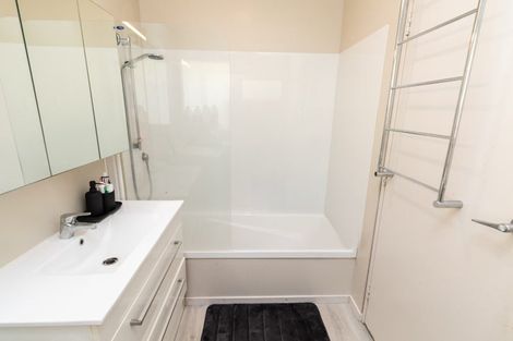 Photo of property in 13b Florio Terrace, Tawa, Wellington, 5028