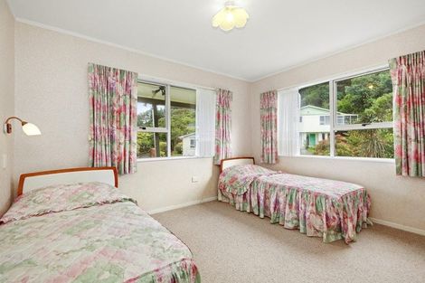 Photo of property in 32 Turriff Crescent, Tawa, Wellington, 5028