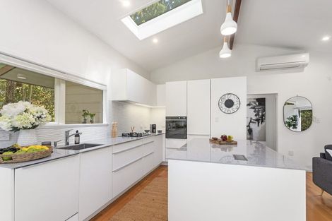 Photo of property in 1 Ngaio Road, Titirangi, Auckland, 0604