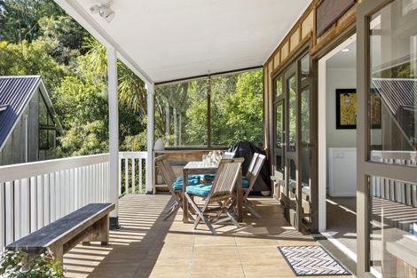Photo of property in 6 Te Papa Road, Kawakawa Bay, Papakura, 2585