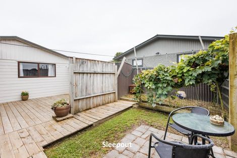 Photo of property in 17 Pinedale Parade, Milson, Palmerston North, 4414