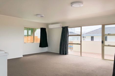 Photo of property in 13 Ballini Rise, West Harbour, Auckland, 0618