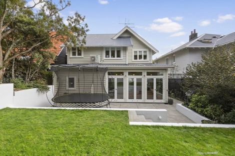 Photo of property in 37 Glen Road, Kelburn, Wellington, 6012