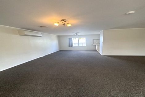 Photo of property in 92 Borich Road, Sunnyvale, Auckland, 0612