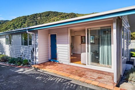 Photo of property in 39b Pukatea Street, Eastbourne, Lower Hutt, 5013