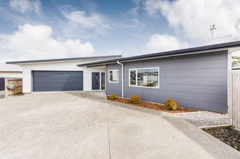 Photo of property in 4 Stratford Court, Fitzherbert, Palmerston North, 4410