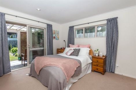 Photo of property in 9 Saint Vincent Terrace, Grenada Village, Wellington, 6037