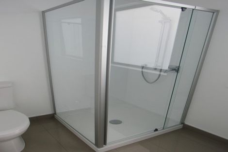 Photo of property in 3/15 Chivalry Road, Glenfield, Auckland, 0629