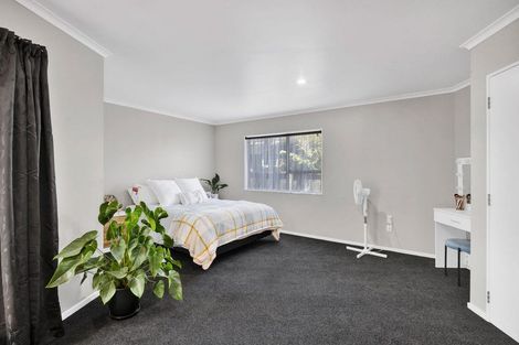 Photo of property in 9 County Drive, Hawera, 4610