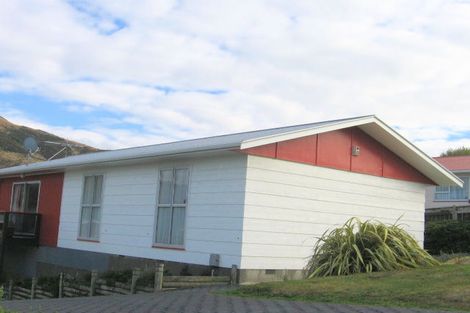 Photo of property in 15 Frobisher Street, Island Bay, Wellington, 6023