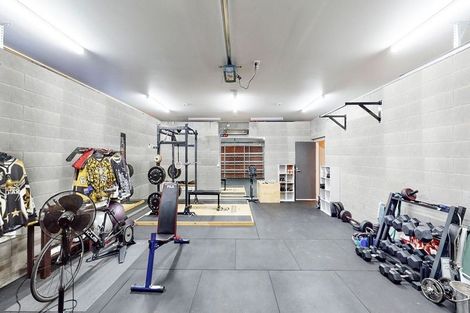 Photo of property in 11 Sovereign Point, Kaiwharawhara, Wellington, 6035