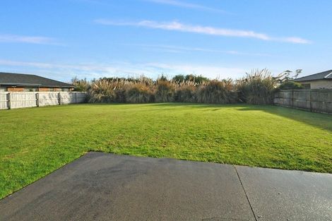 Photo of property in 19 Aitkenhead Court, Parakai, 0830