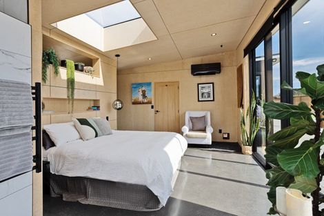 Photo of property in 68 Sunrise Drive, Seaward Bush, Invercargill, 9812