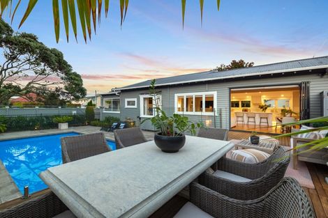 Photo of property in 1/5 Nelson Avenue, Northcote Point, Auckland, 0627