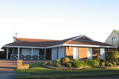 Photo of property in 12 Hadley Wood Drive, Wattle Downs, Auckland, 2103